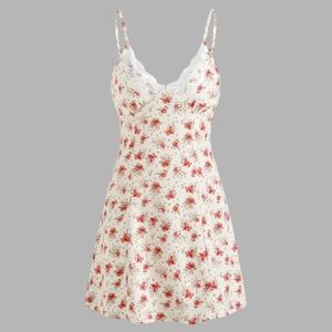 Floral mini dress, with lace chest. Cider brand. Woman’s size L on tag.